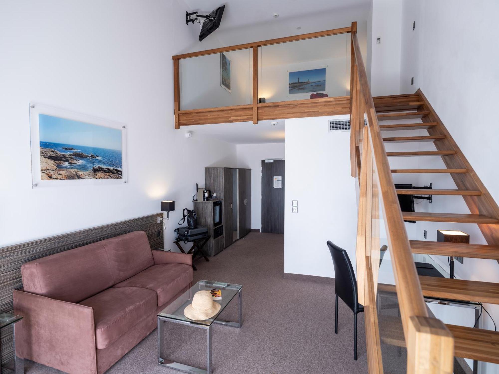 Executive Suite with Kitchenette,1548095662:JPEG